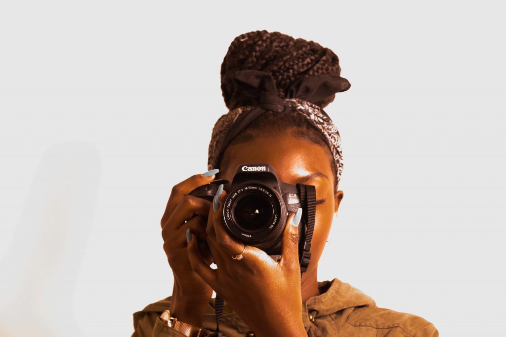 woman using canon dslr camera 1903308